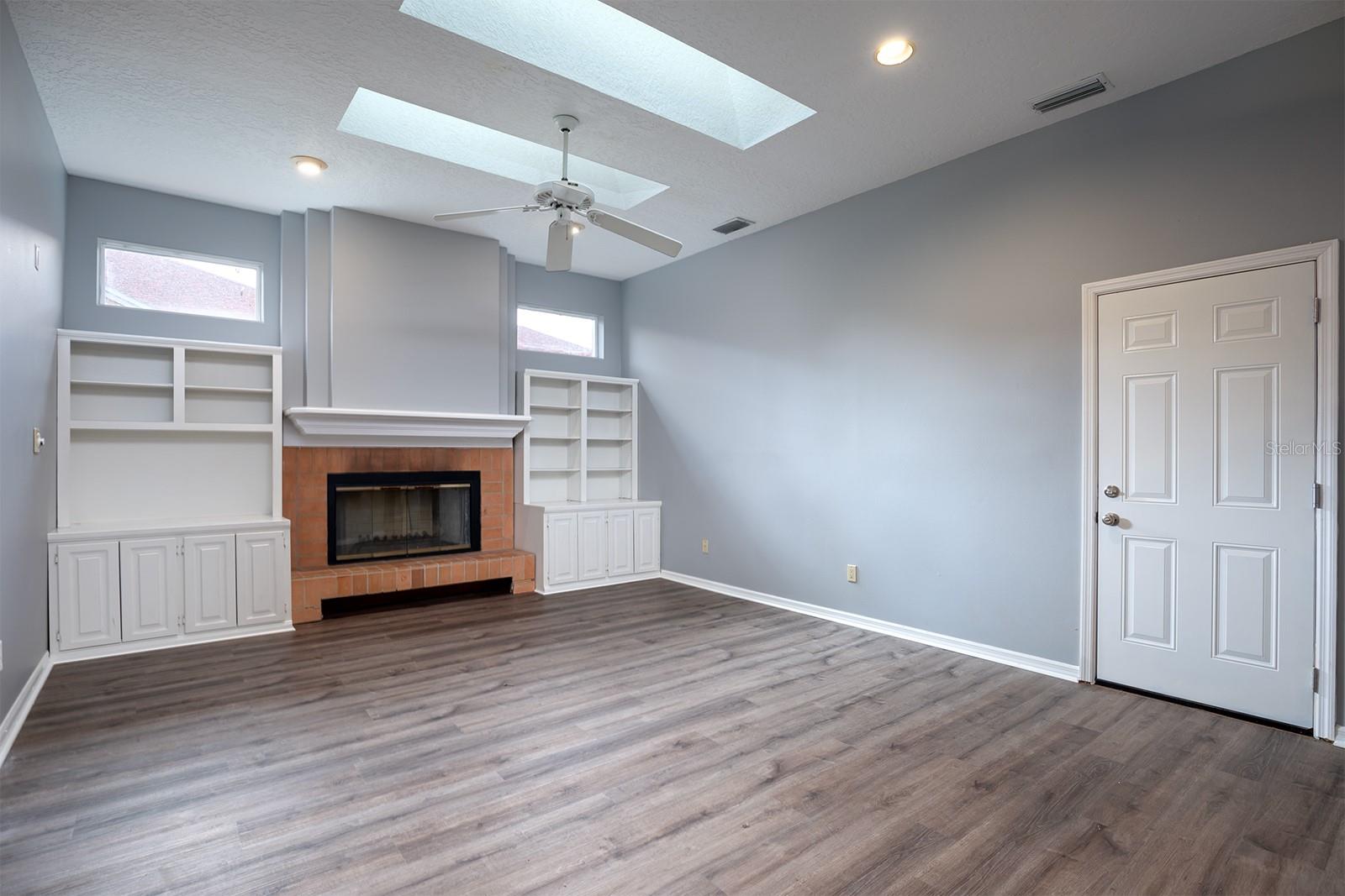 235 N MOUNTS BAY CT
