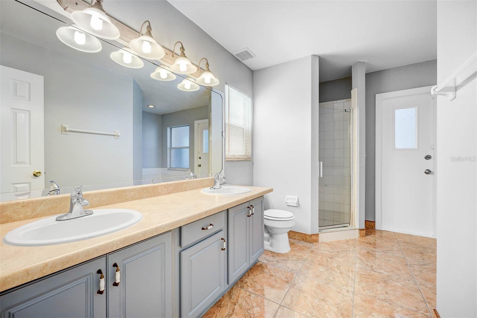 1616 OAK HILL TRL