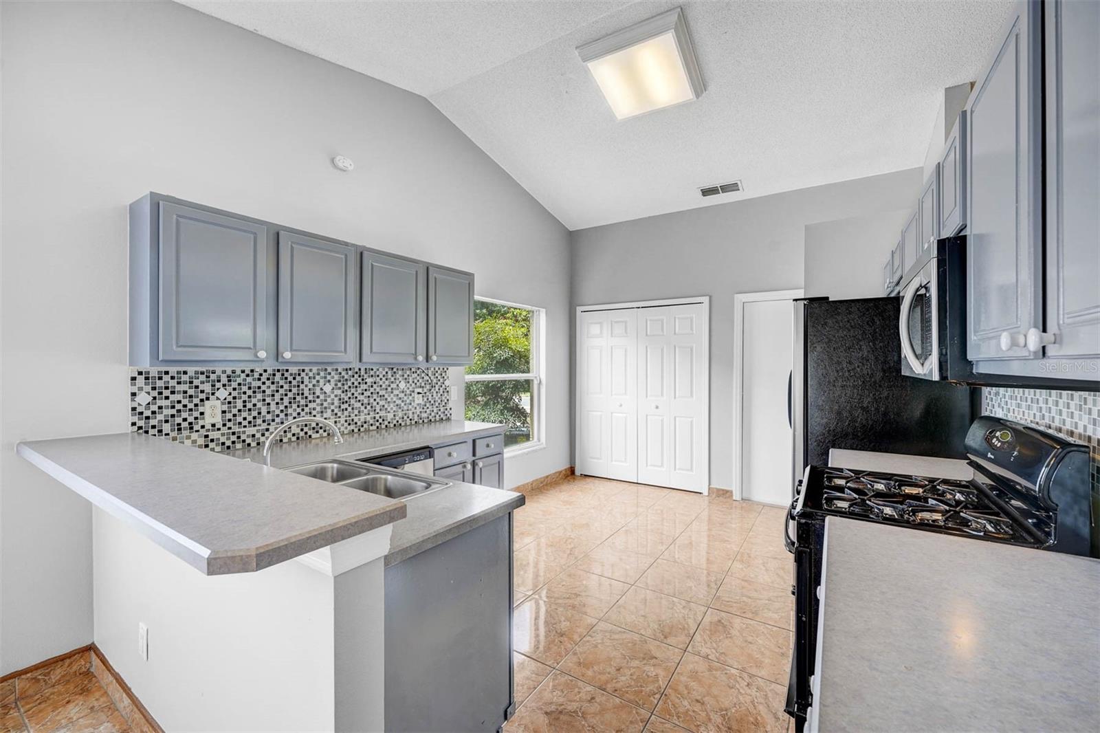 1616 OAK HILL TRL