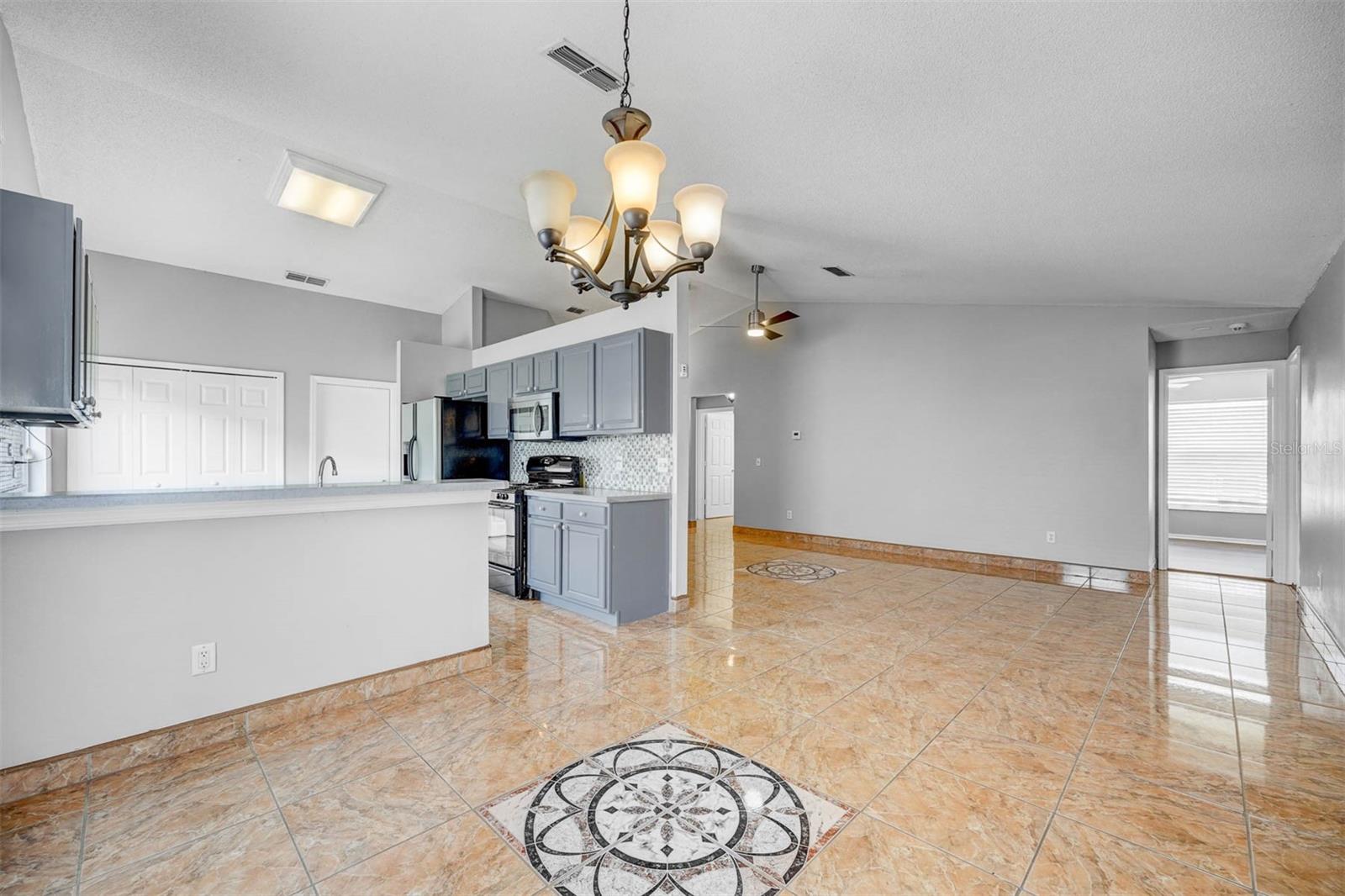 1616 OAK HILL TRL