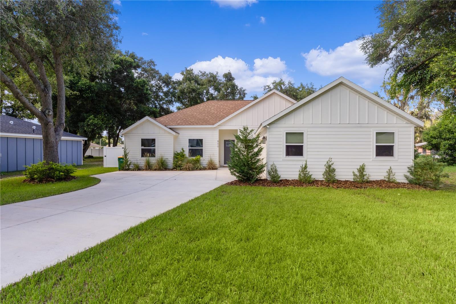 800 DEEP WOOD CT