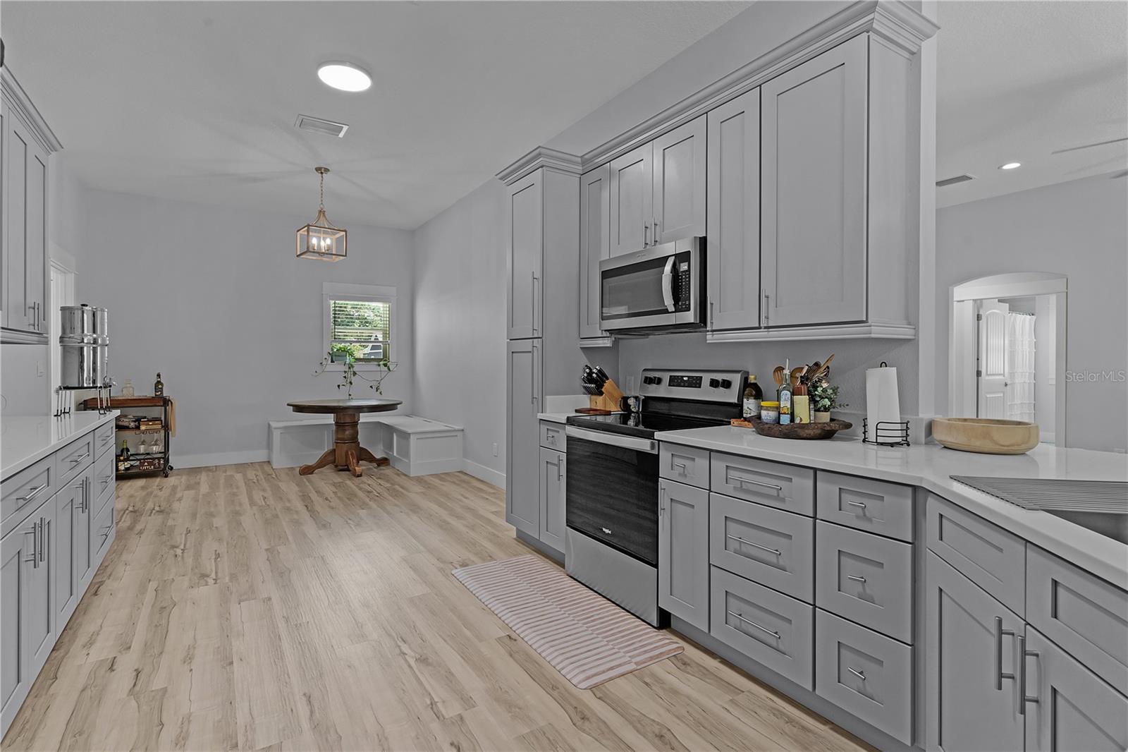 800 DEEP WOOD CT
