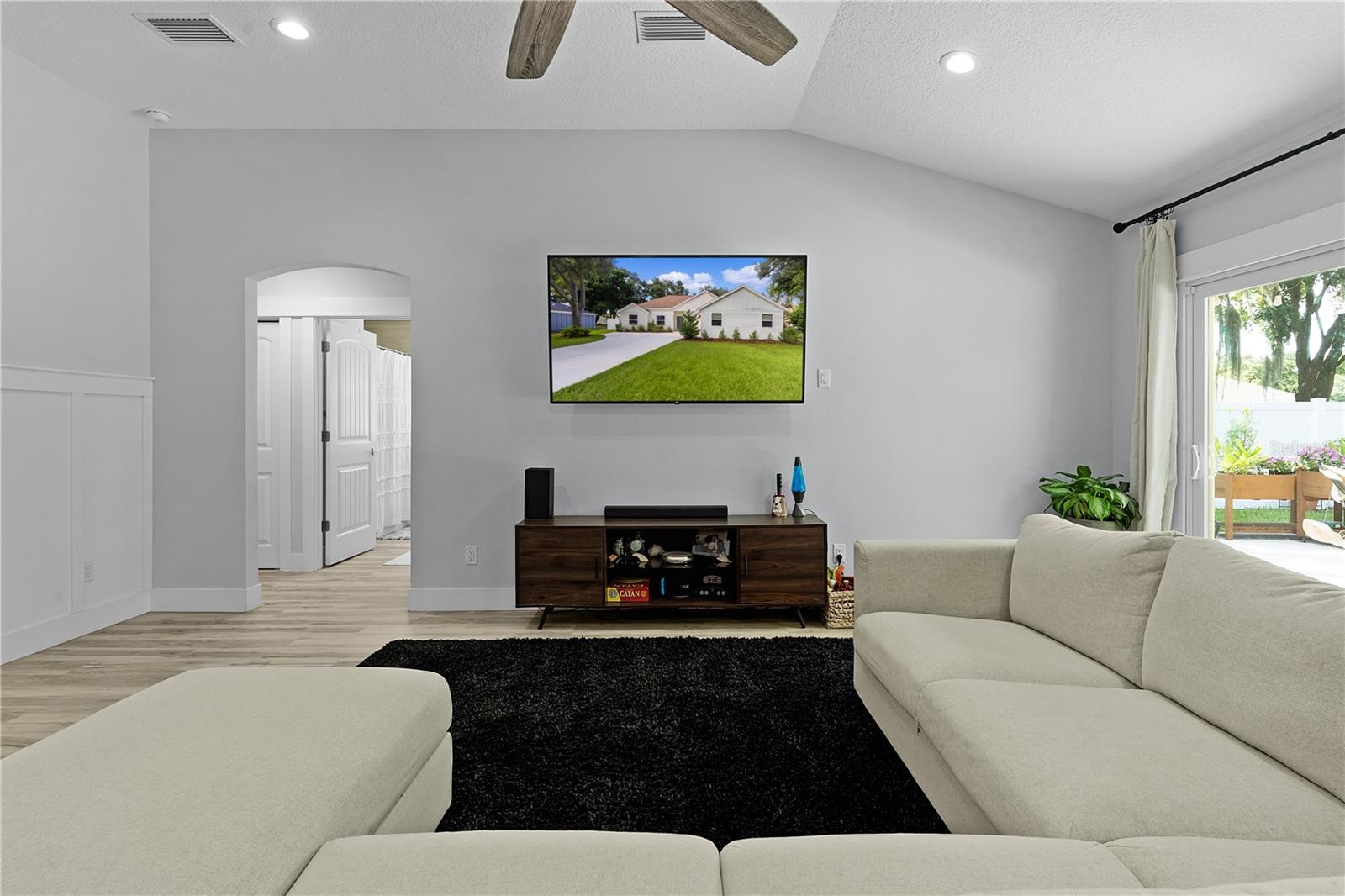 800 DEEP WOOD CT