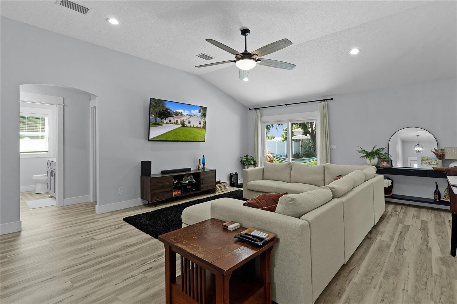 800 DEEP WOOD CT