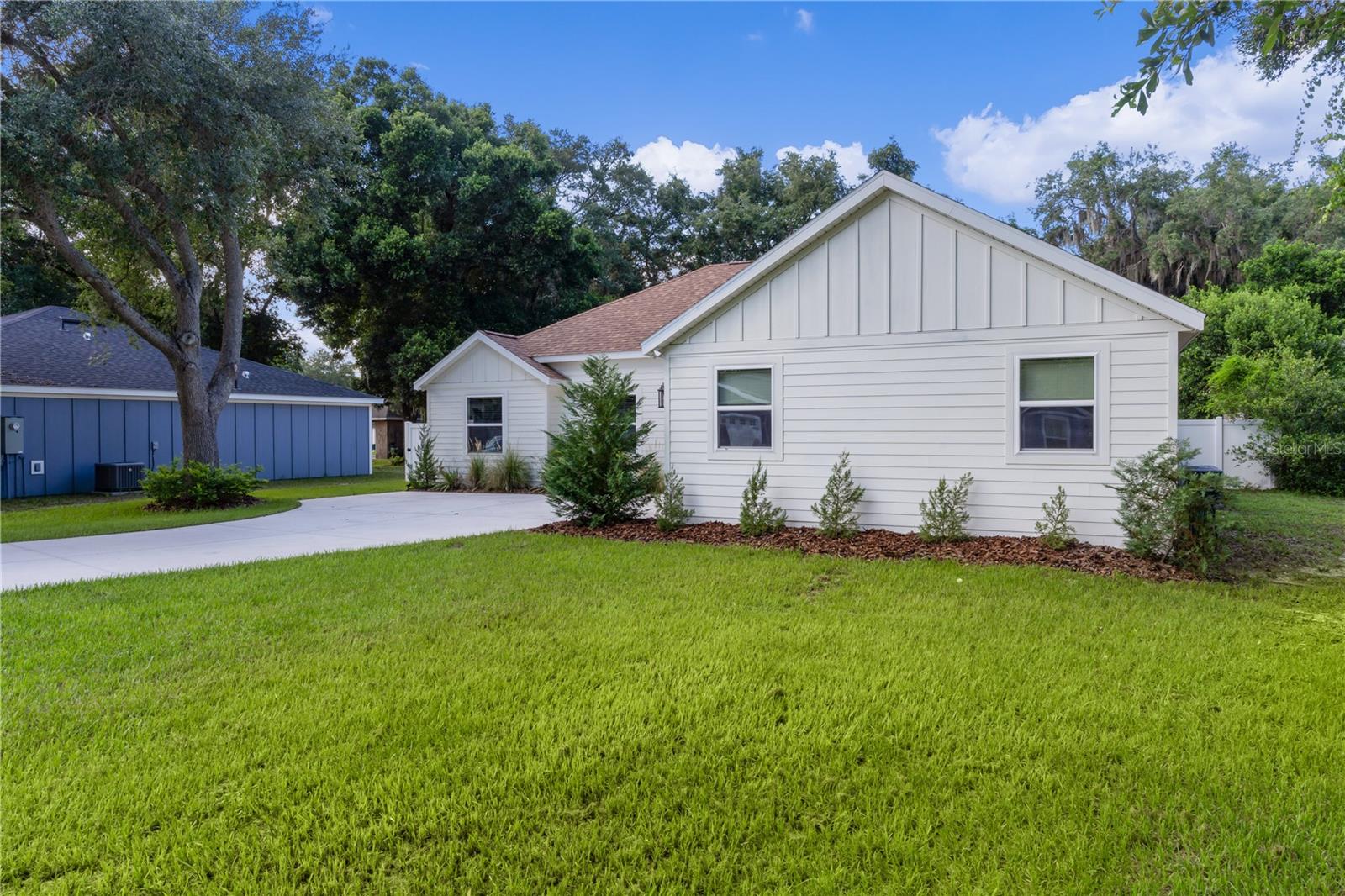 800 DEEP WOOD CT