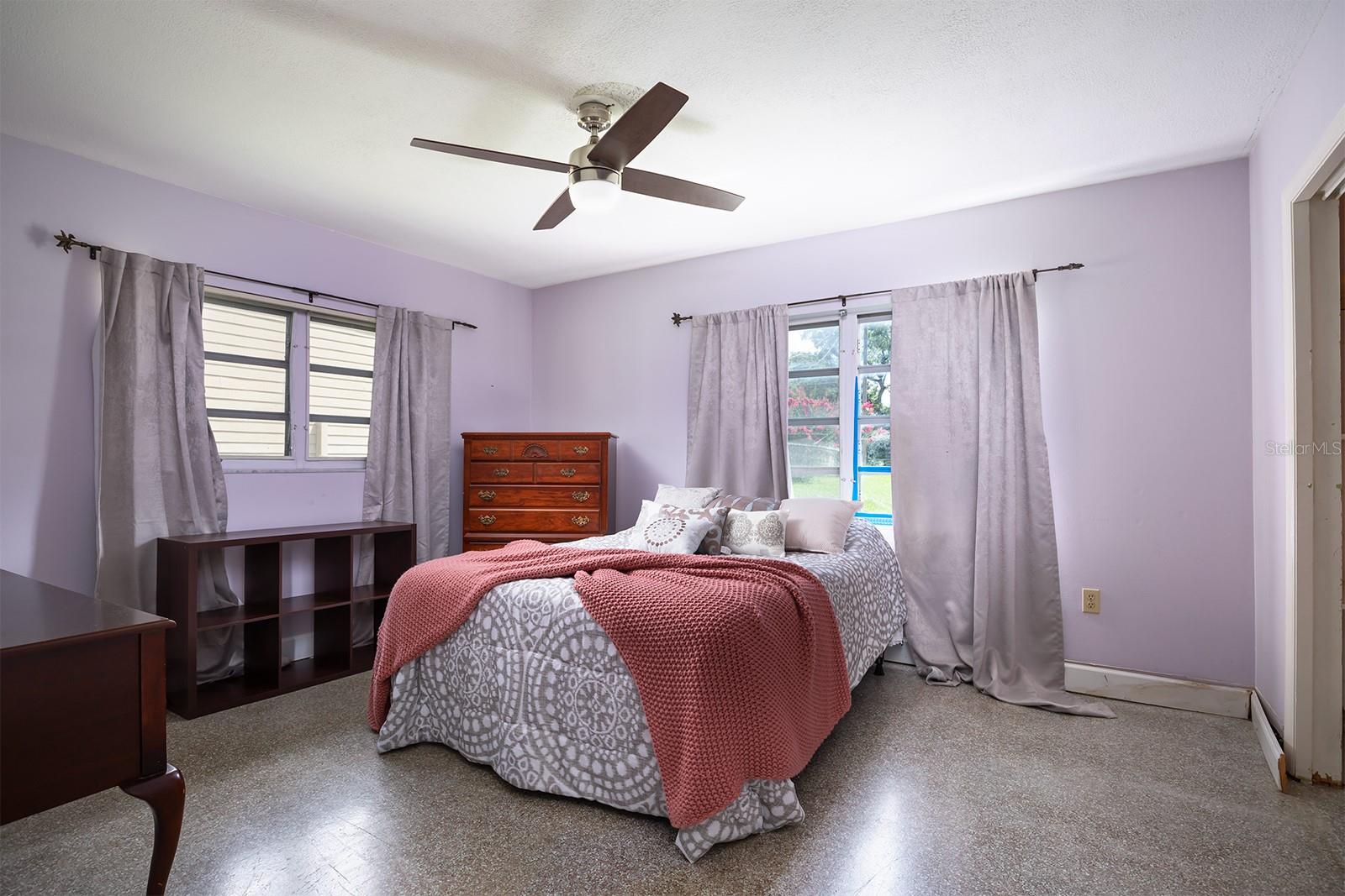 554 QUEENS MIRROR CIR