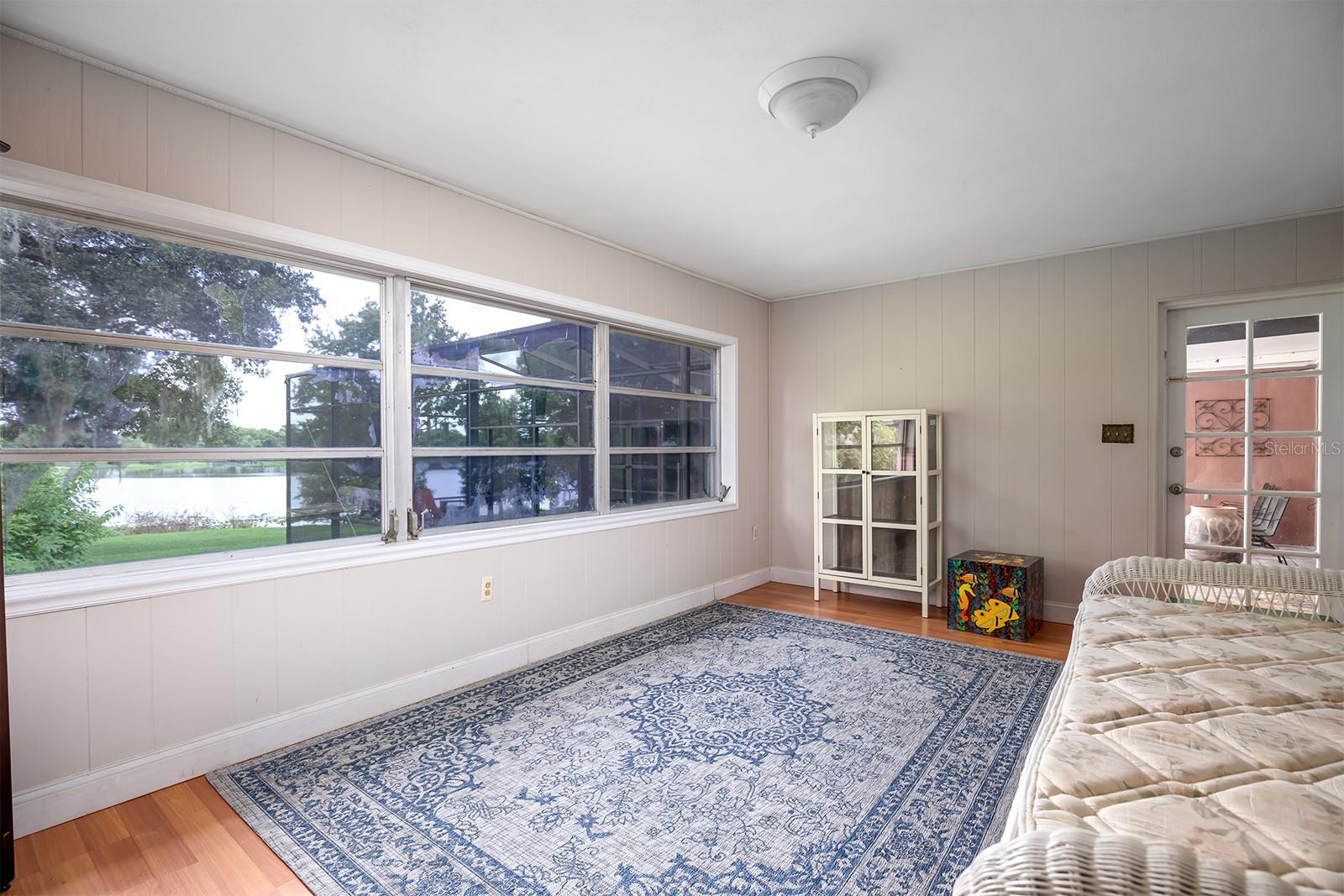 554 QUEENS MIRROR CIR