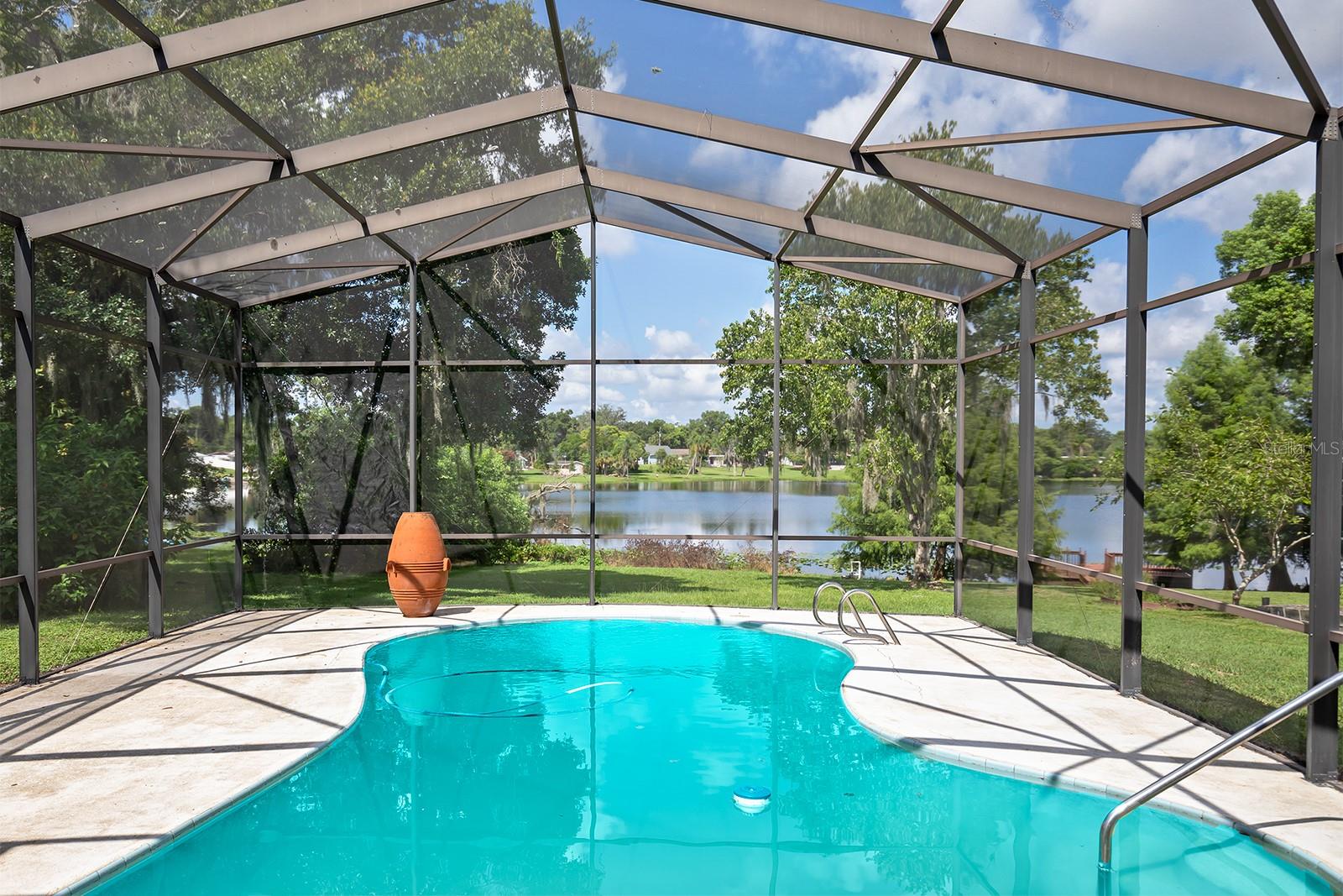554 QUEENS MIRROR CIR