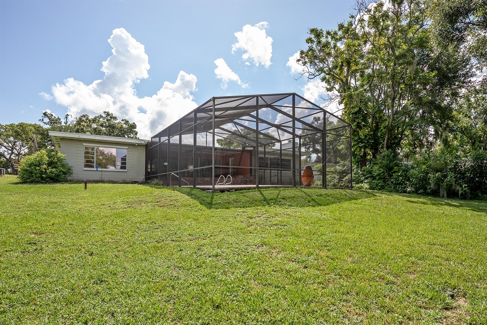 554 QUEENS MIRROR CIR