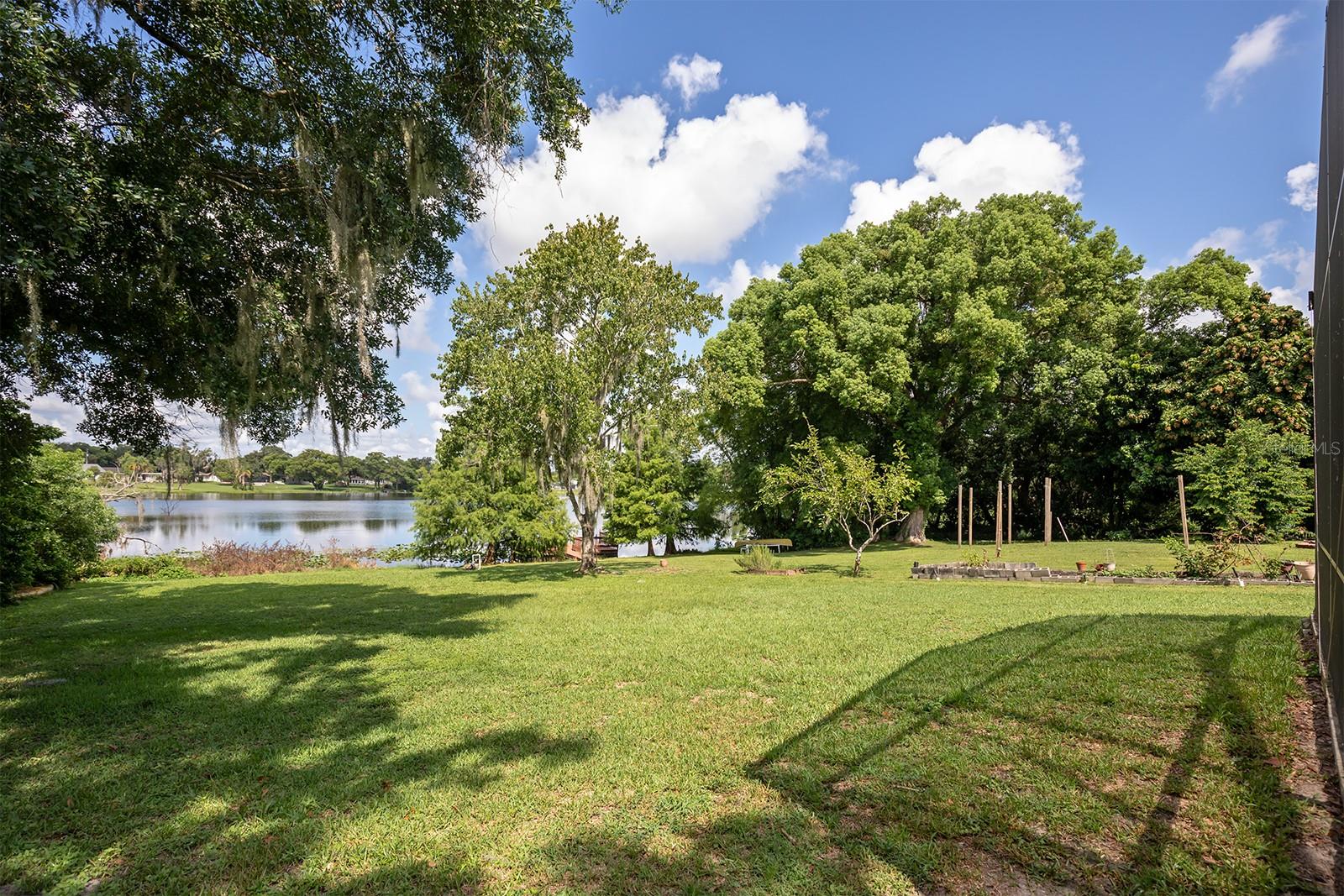554 QUEENS MIRROR CIR