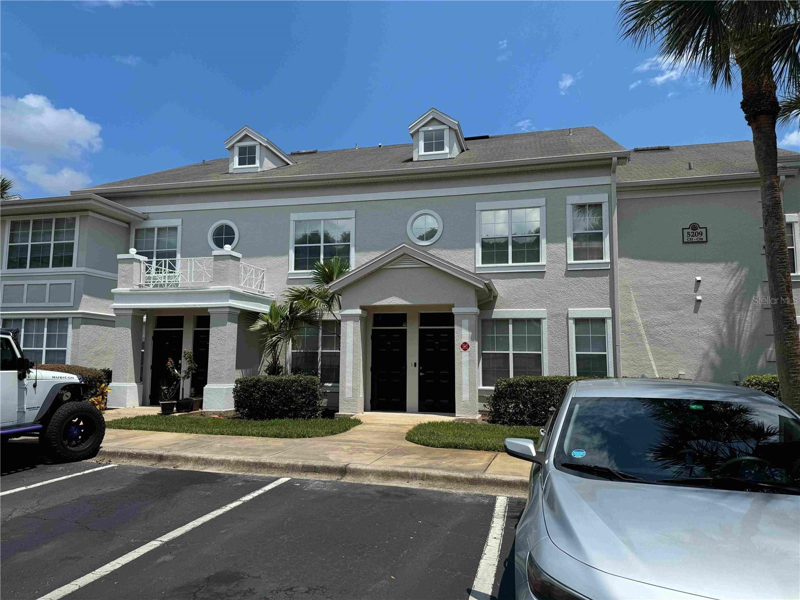 5209 WELLINGTON PARK CIR #33