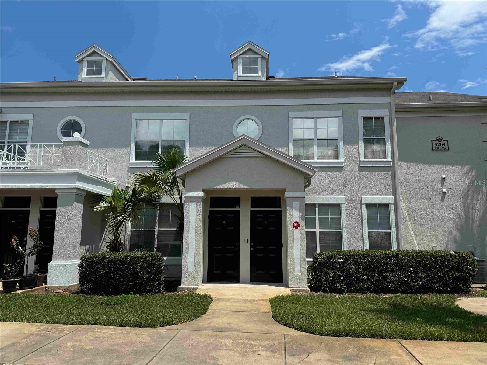 5209 WELLINGTON PARK CIR #33
