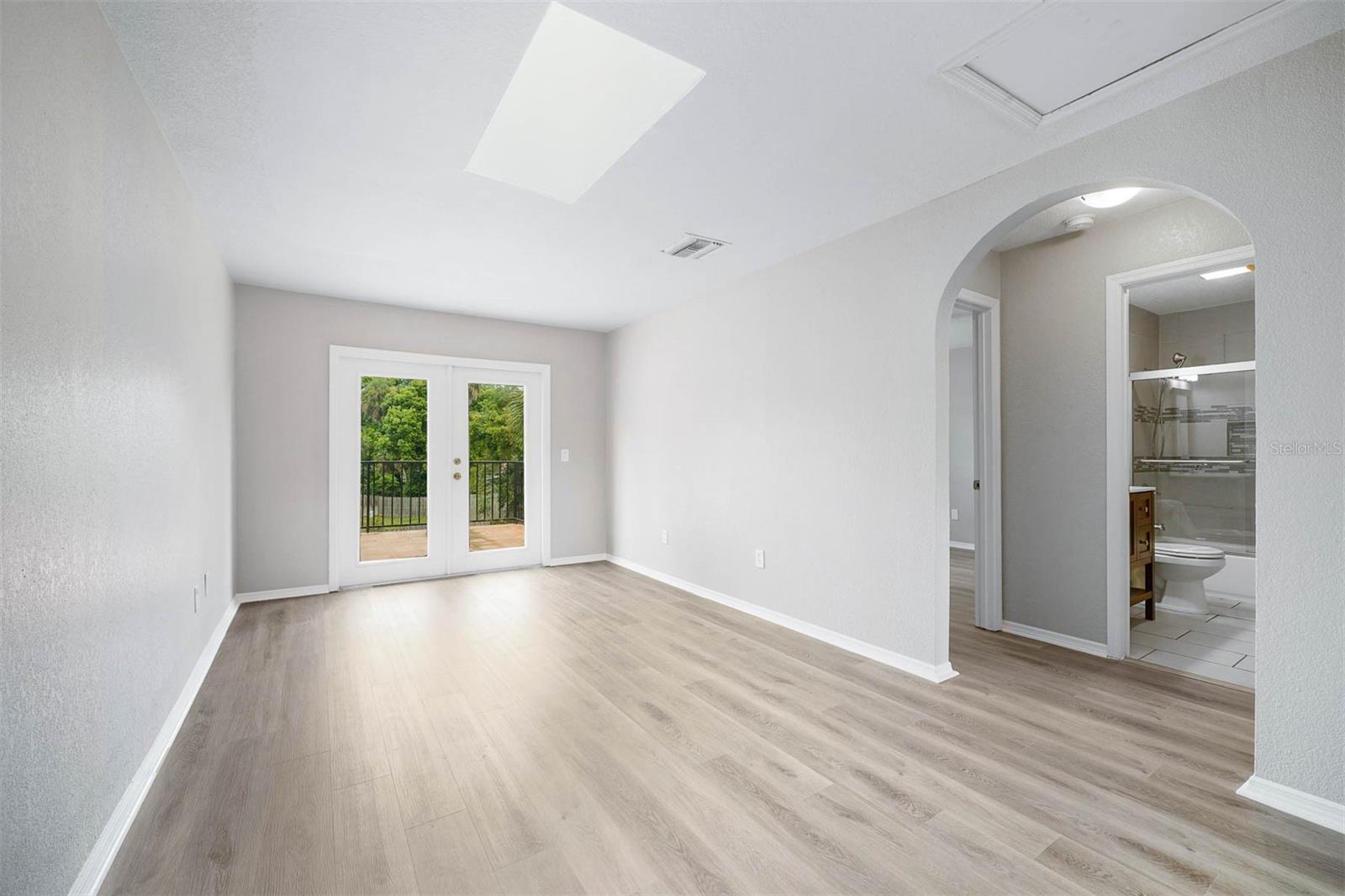 846 WOODCREST CV