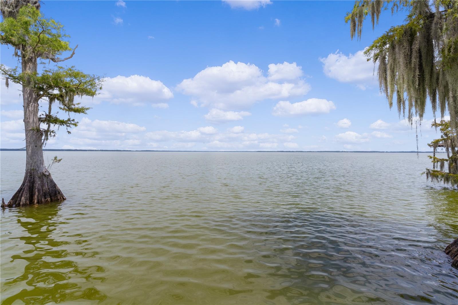 LAKESHORE DR
