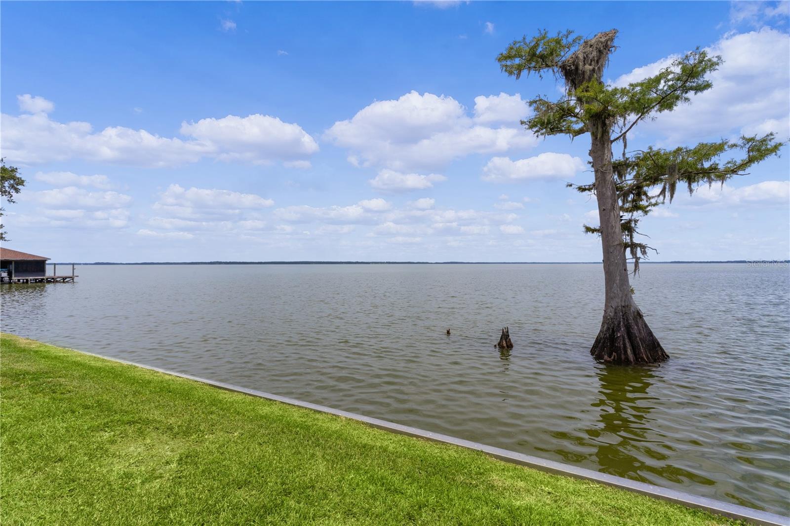 LAKESHORE DR