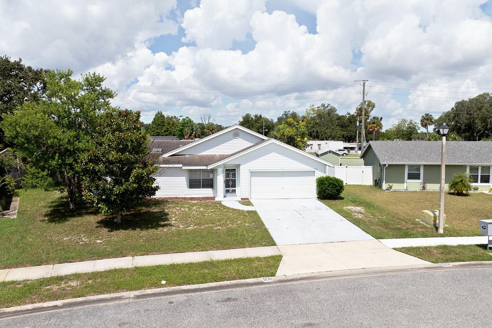 908 CROWS BLUFF LN