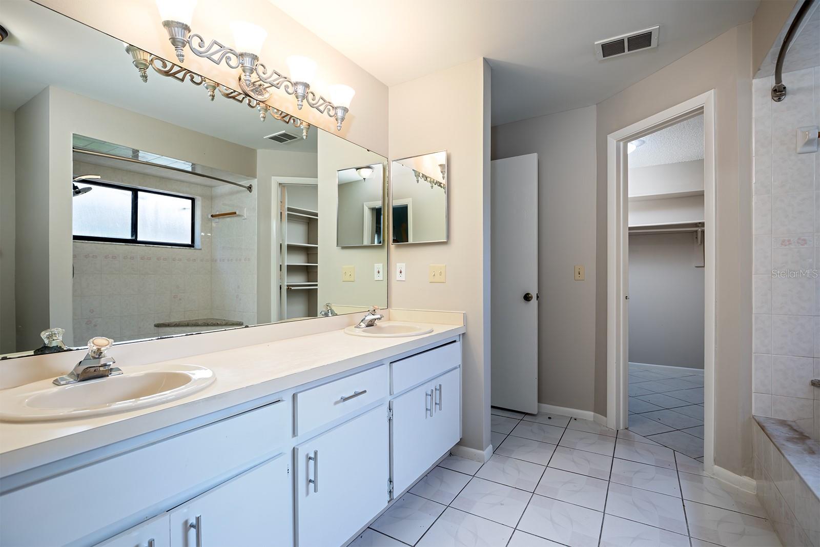 3240 W SAINT BRIDES CIR