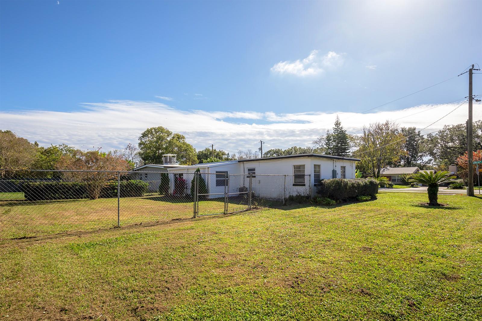 1901 MAGNOLIA AVE