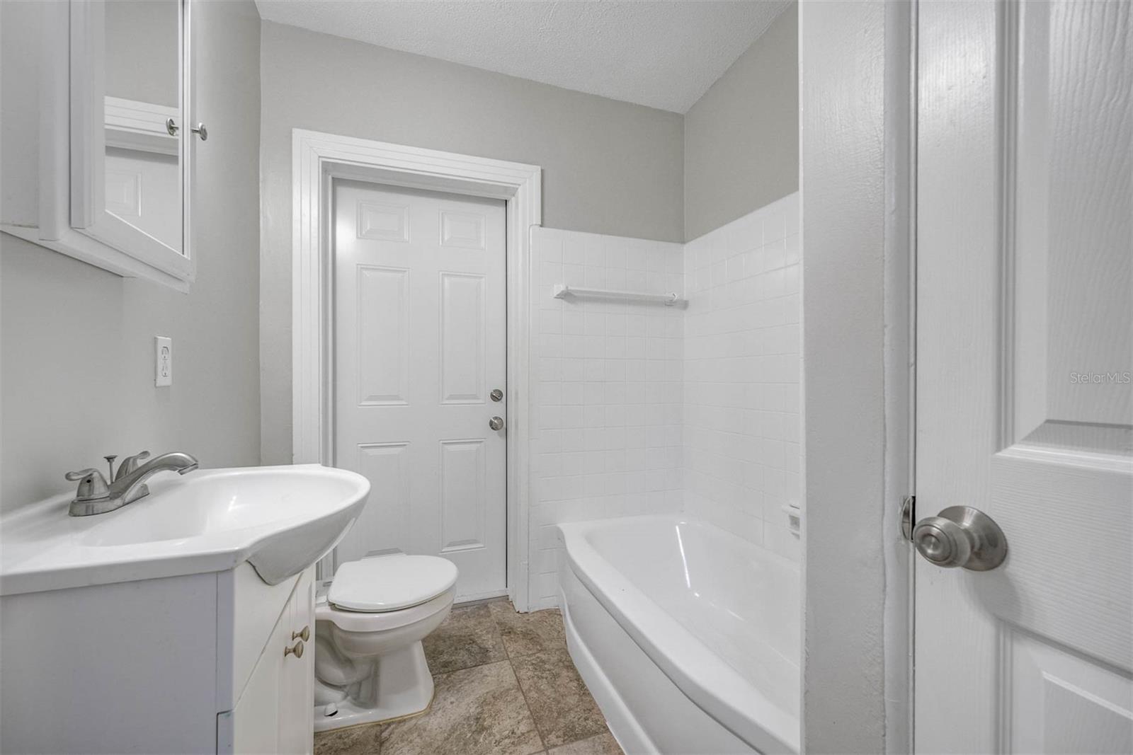 115 N LAKEWOOD CIR