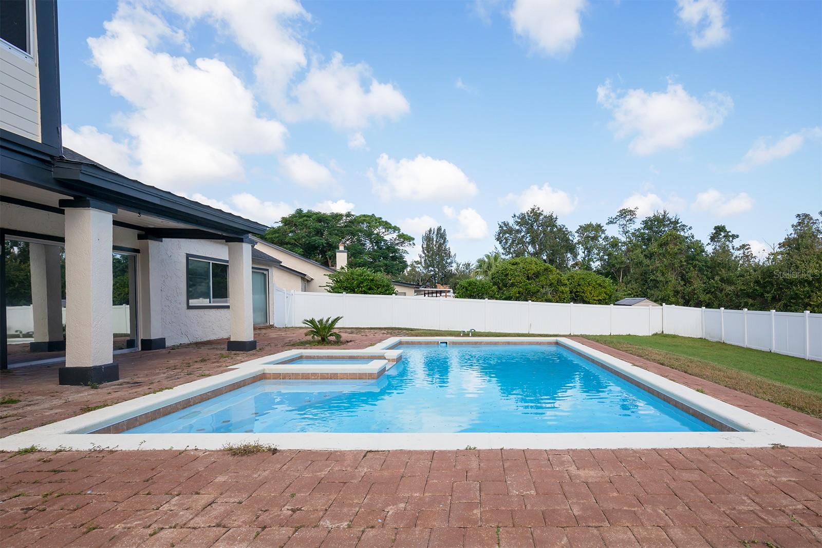 8825 PINE BAY CT