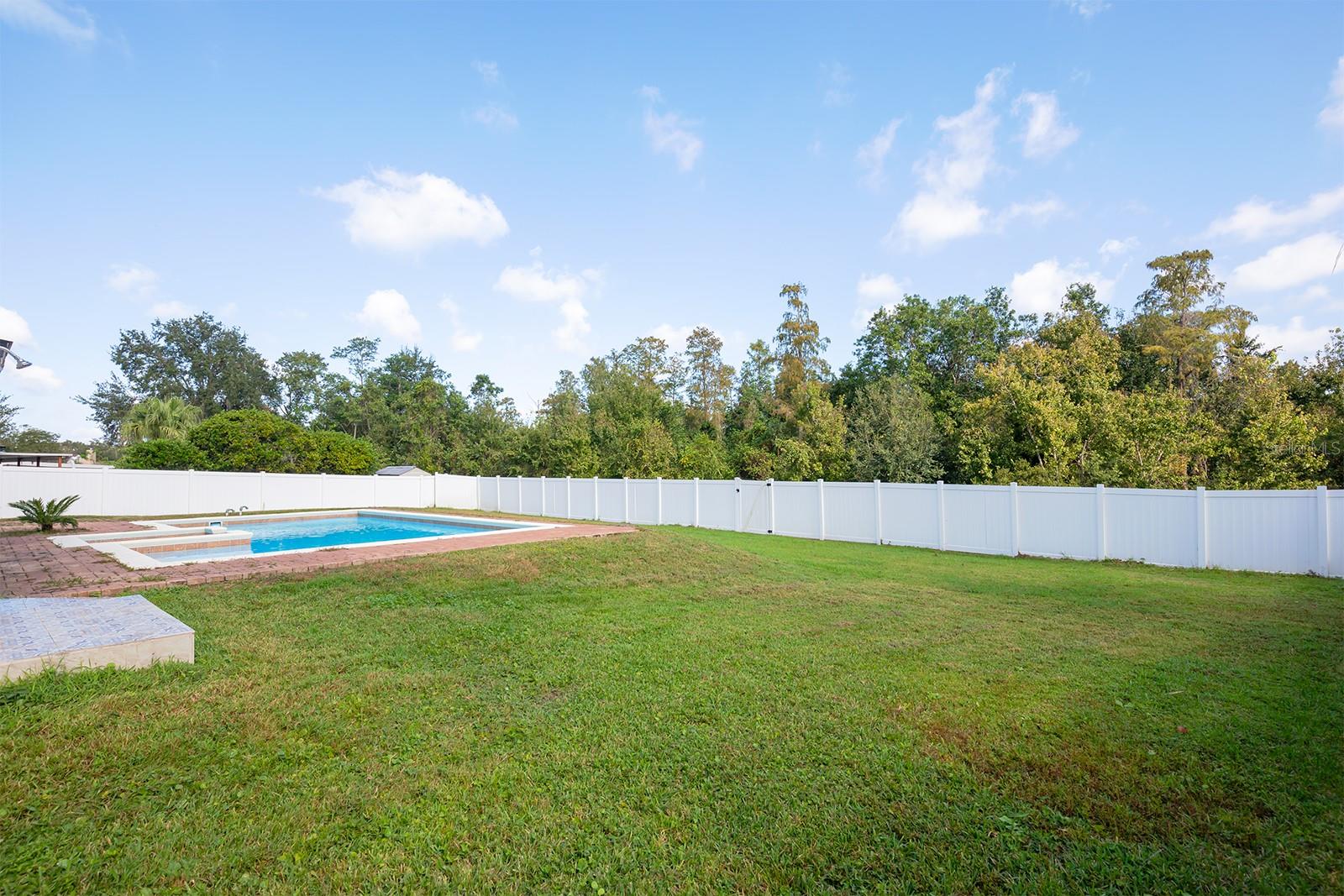 8825 PINE BAY CT