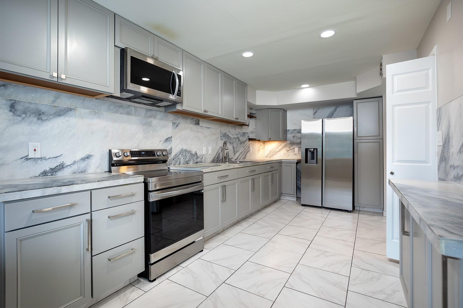 8825 PINE BAY CT