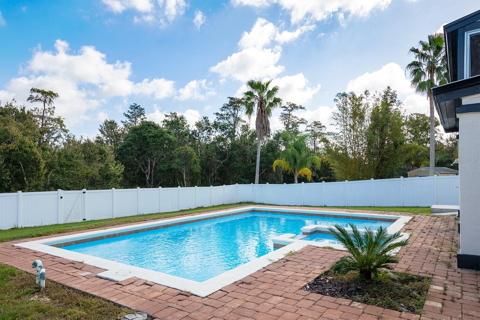 8825 PINE BAY CT