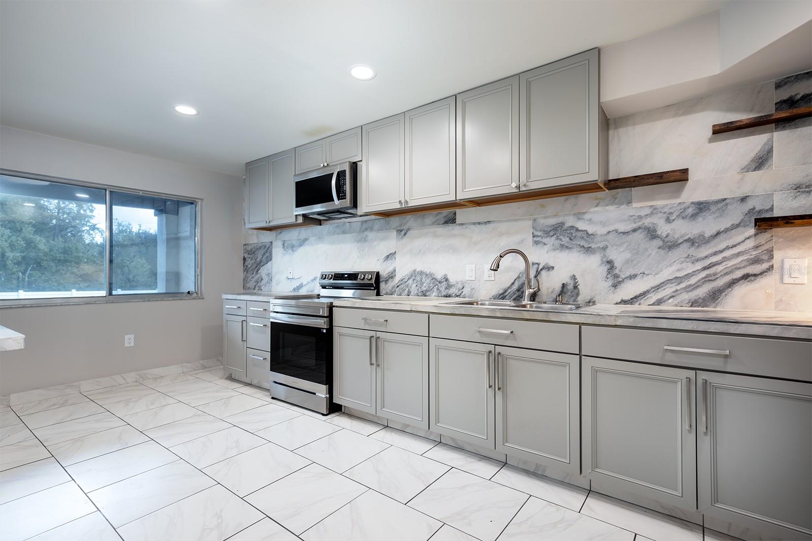 8825 PINE BAY CT