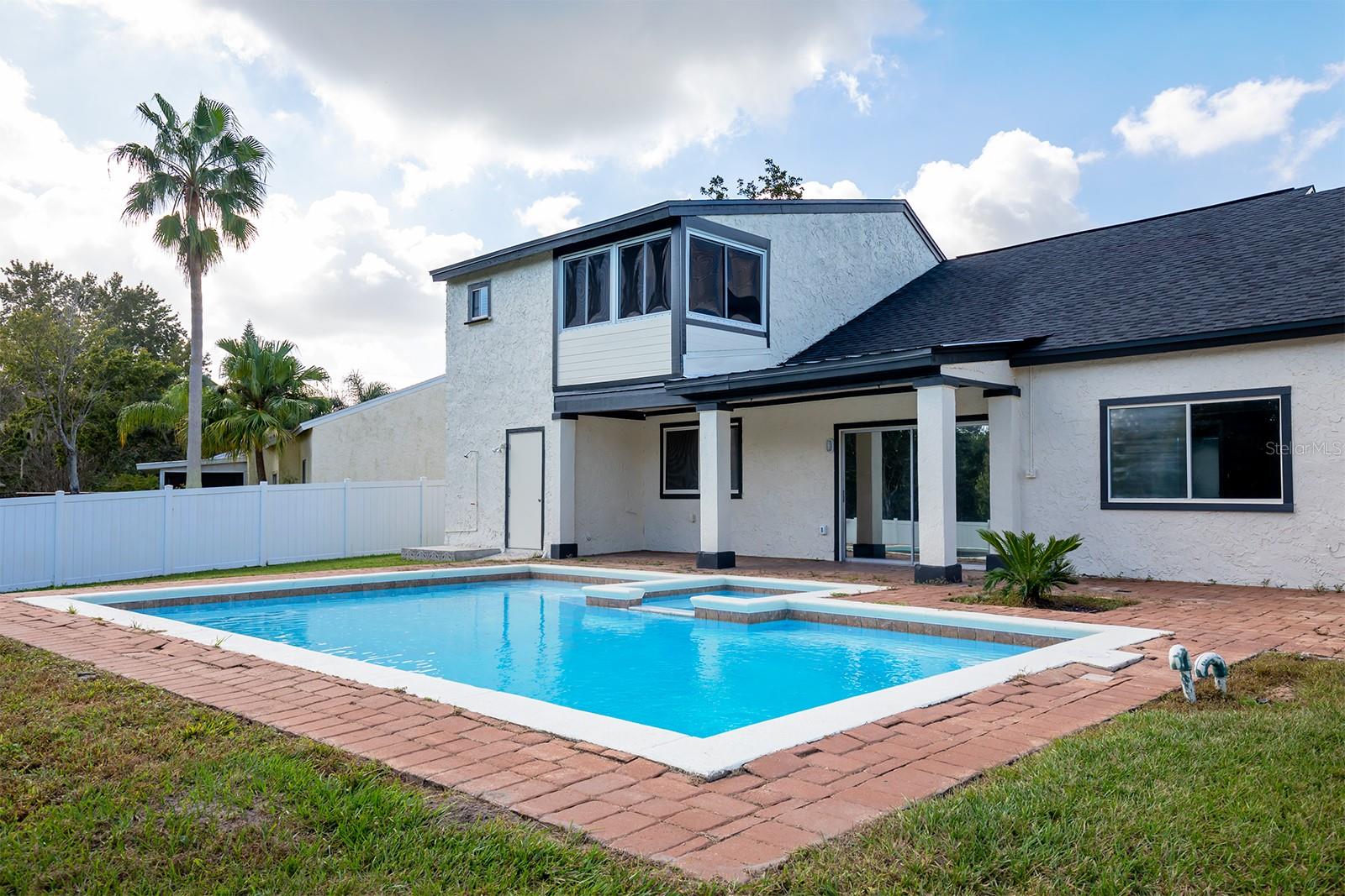 8825 PINE BAY CT
