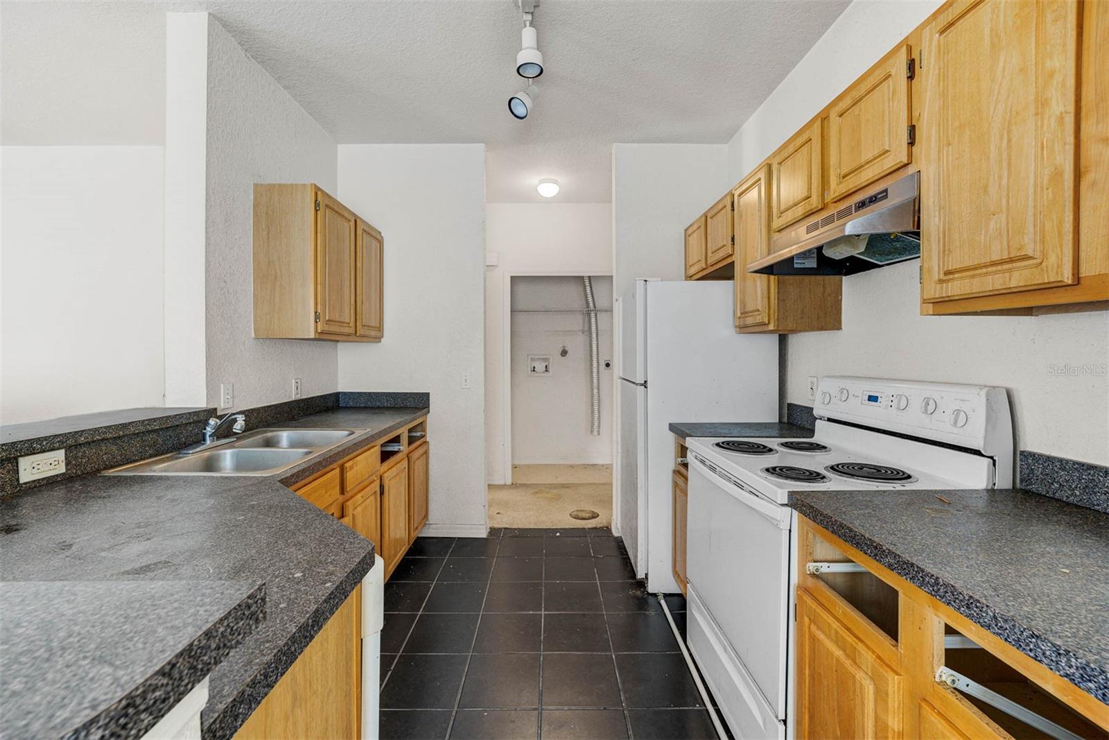 5953 WESTGATE DR #1823