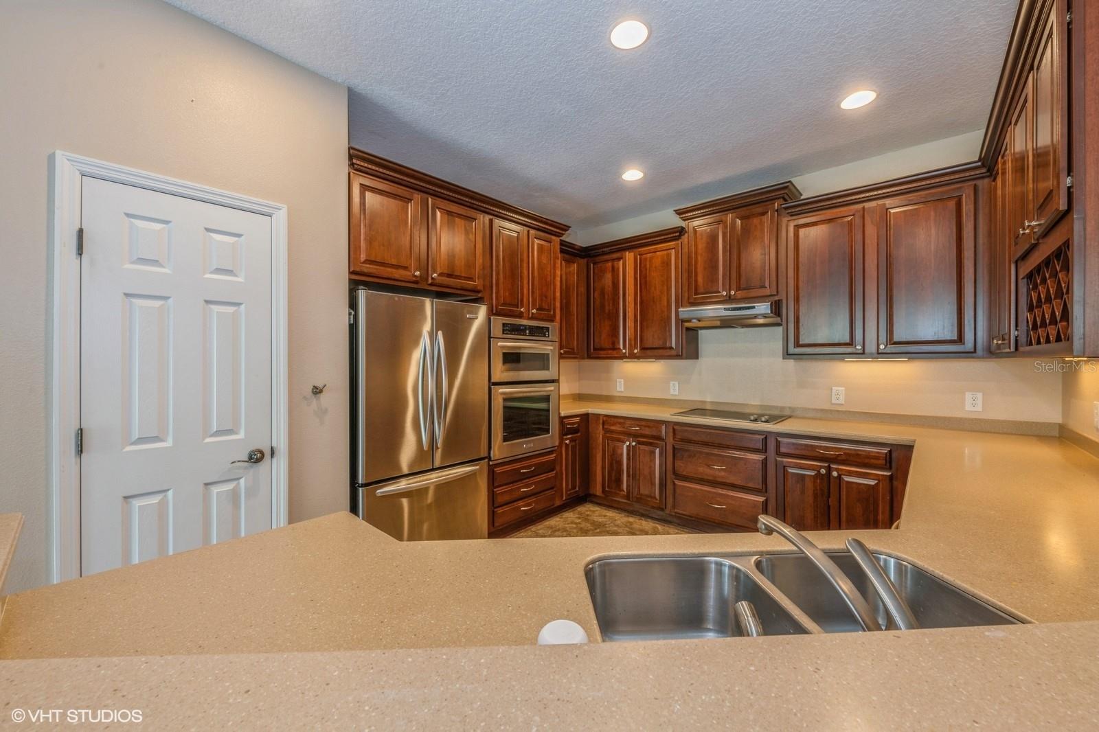 3006 SEAVIEW CASTLE DR