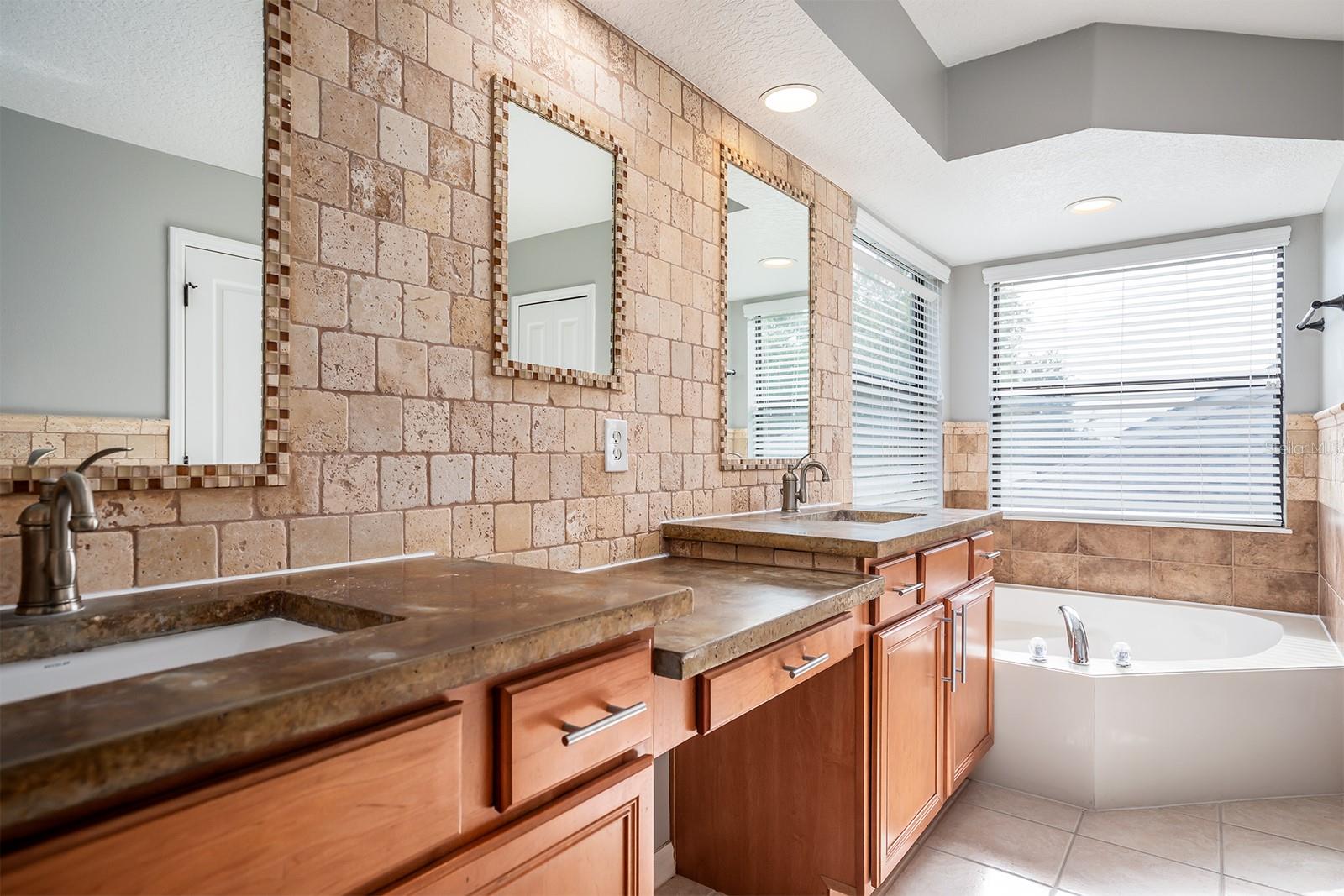 881 ARBORMOOR PL