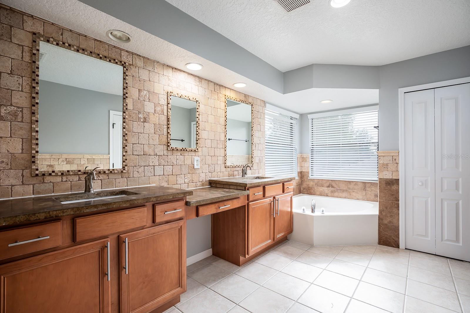 881 ARBORMOOR PL