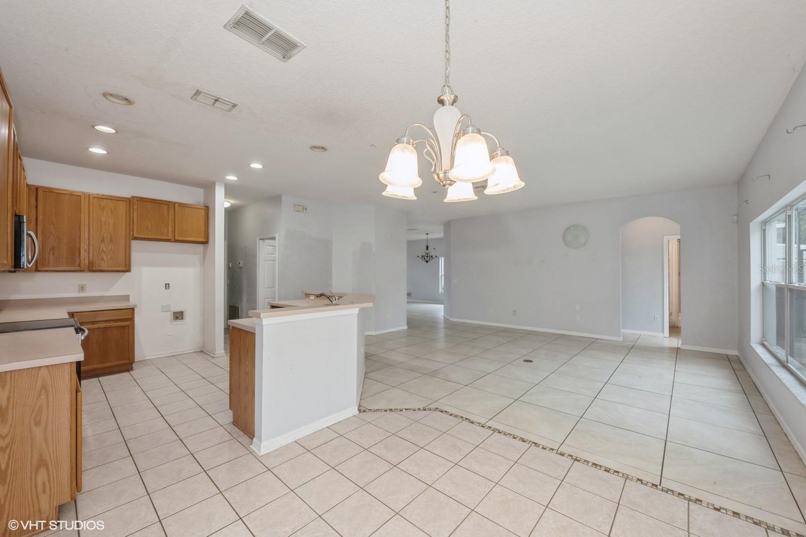 8476 LAKE AMHURST TRL