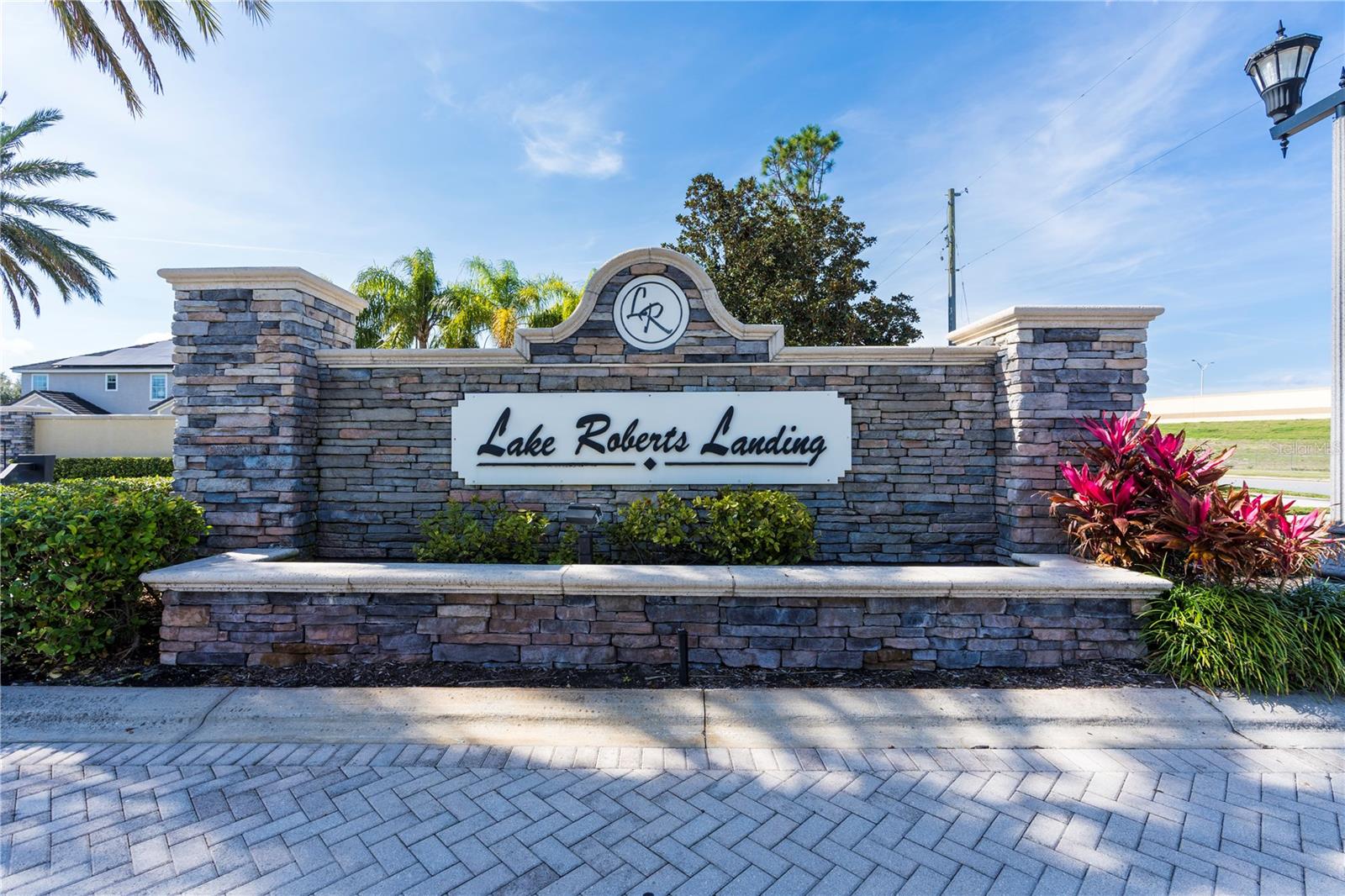 1910 LAKE ROBERTS LANDING DR