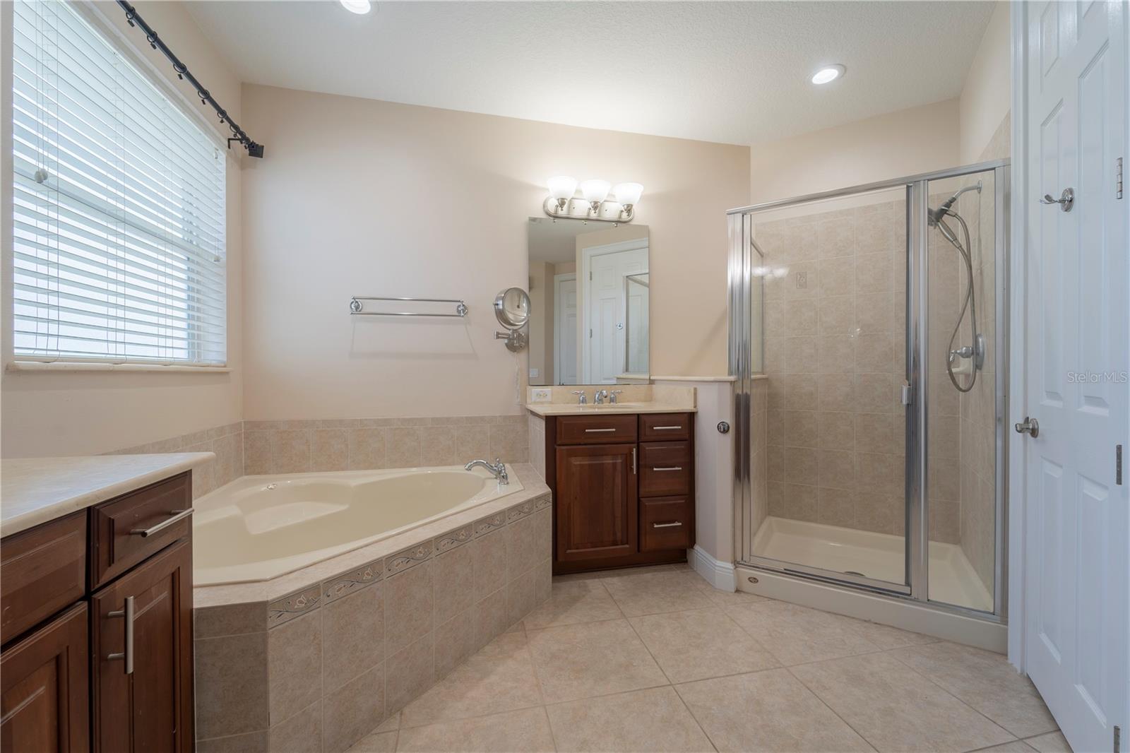 1910 LAKE ROBERTS LANDING DR