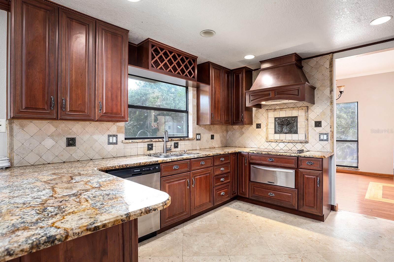 100 CRESTWOOD DR