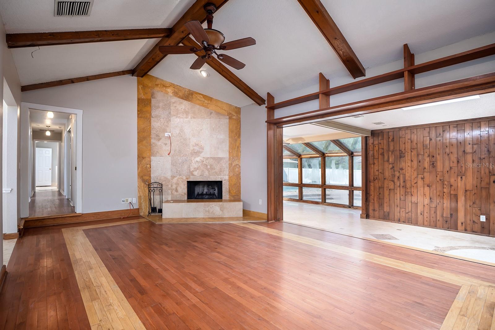 100 CRESTWOOD DR