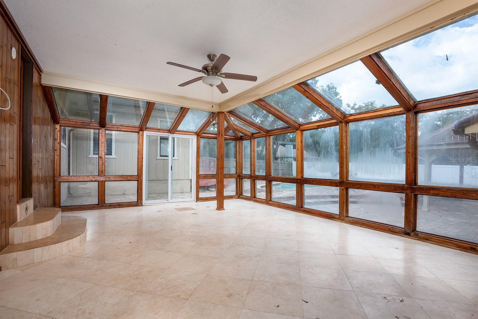 100 CRESTWOOD DR