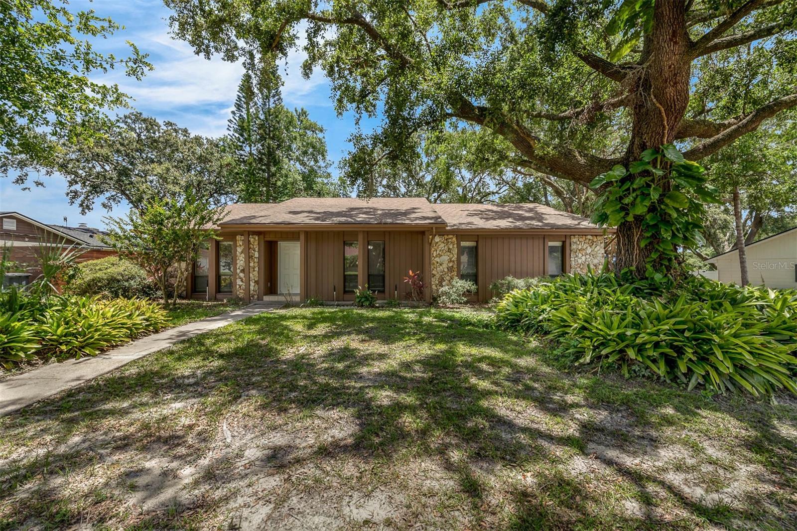 525 GARDEN HEIGHTS DR