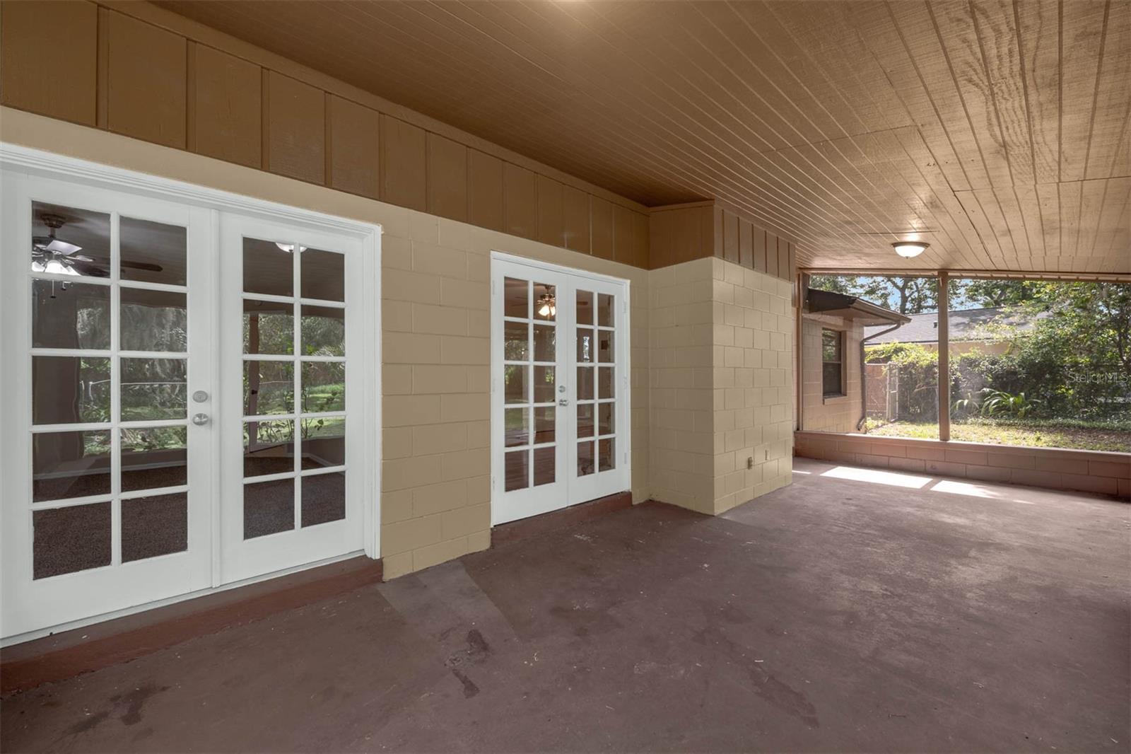 525 GARDEN HEIGHTS DR