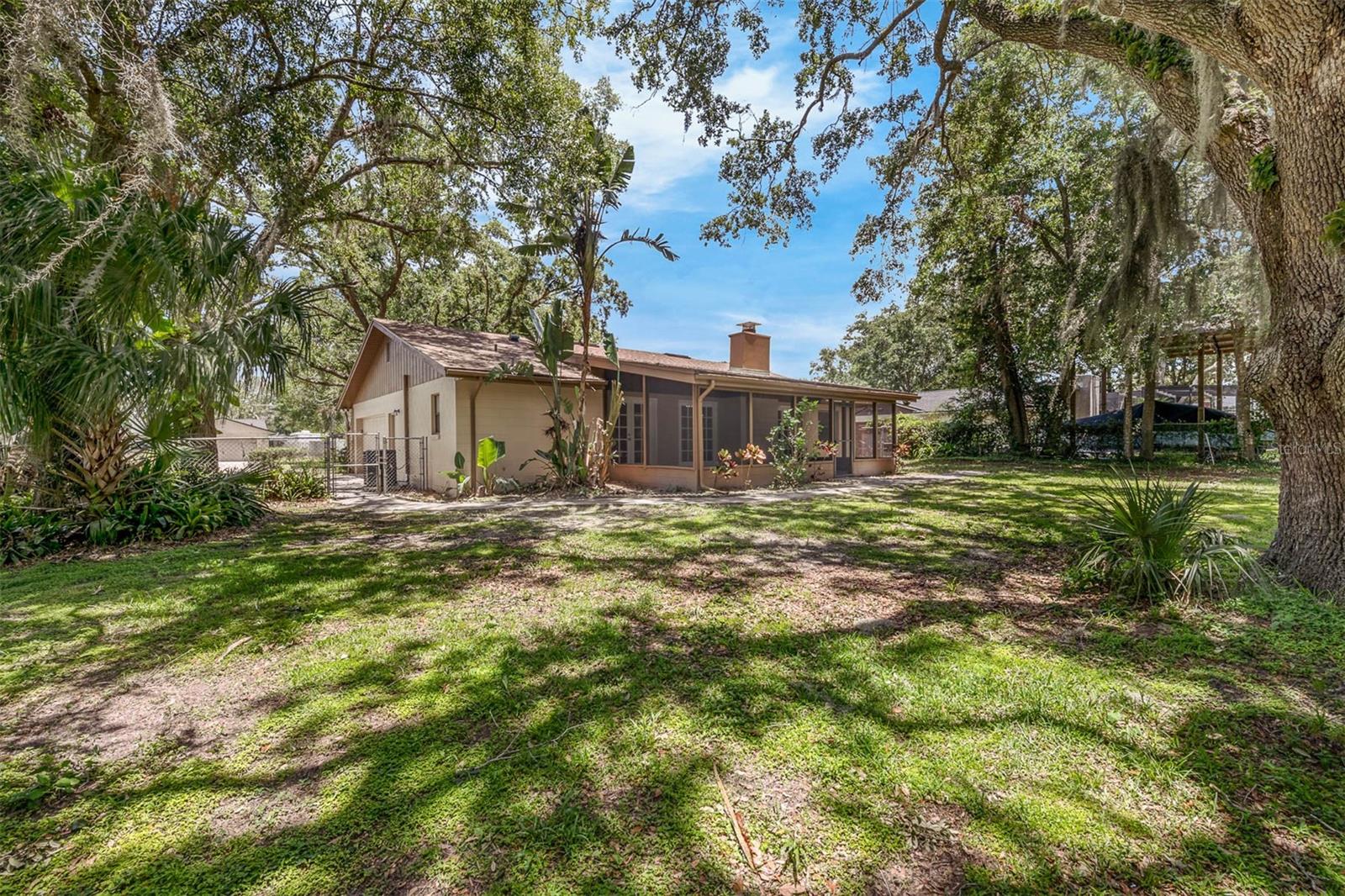 525 GARDEN HEIGHTS DR