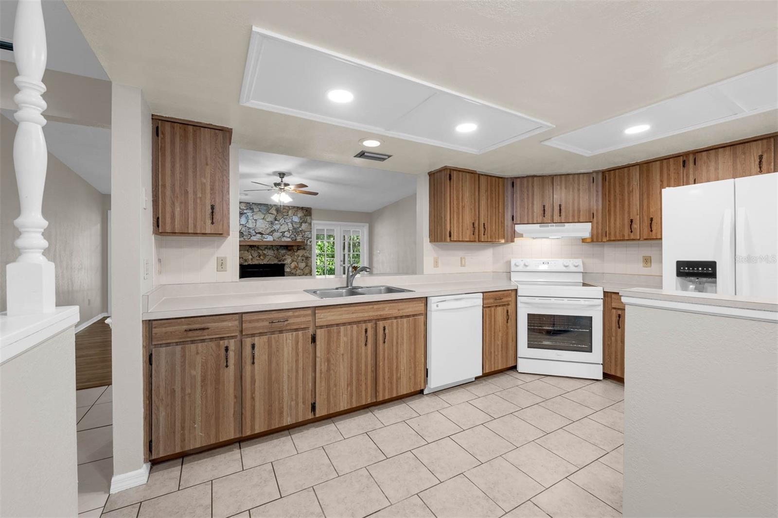 525 GARDEN HEIGHTS DR