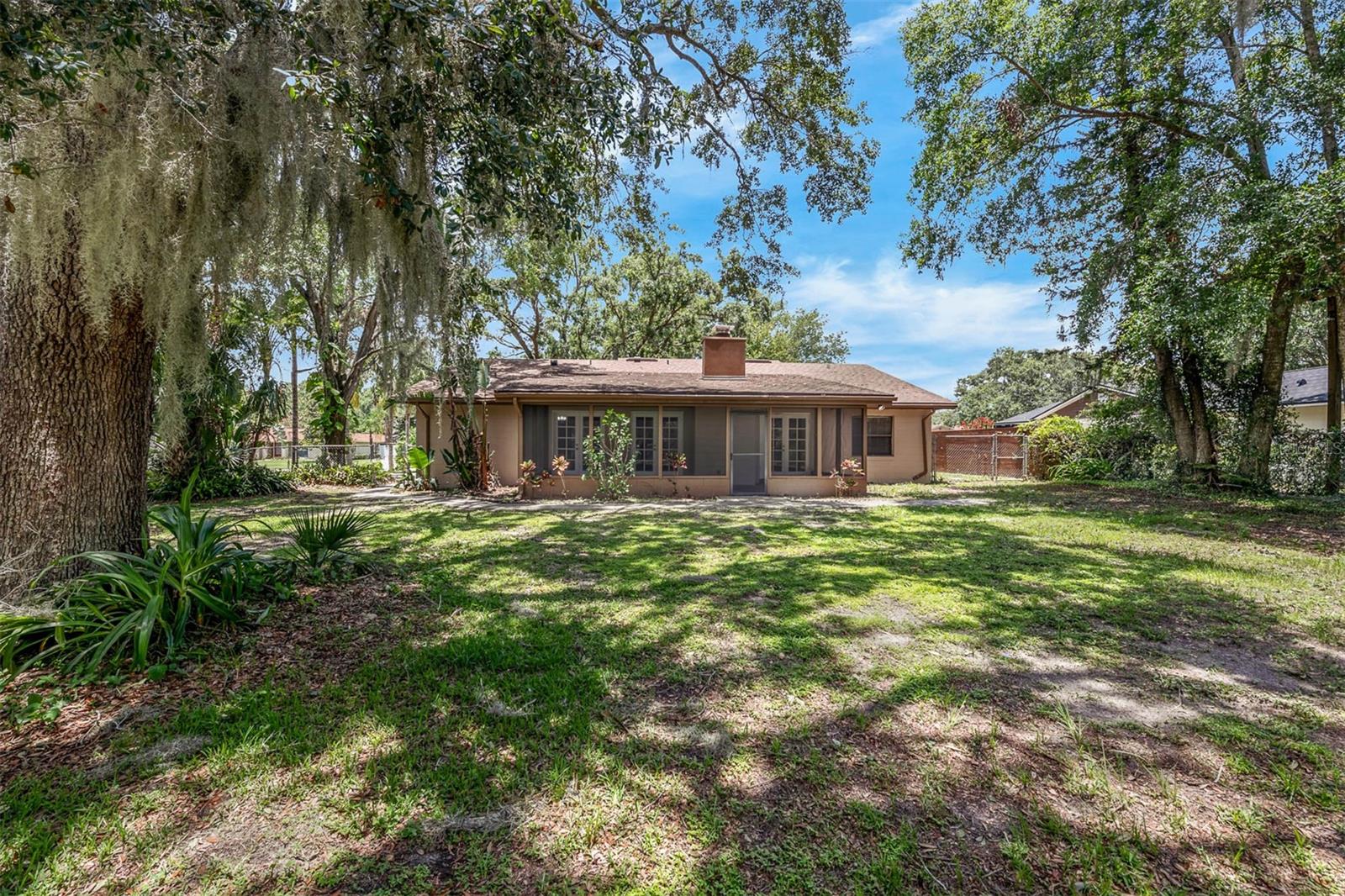 525 GARDEN HEIGHTS DR