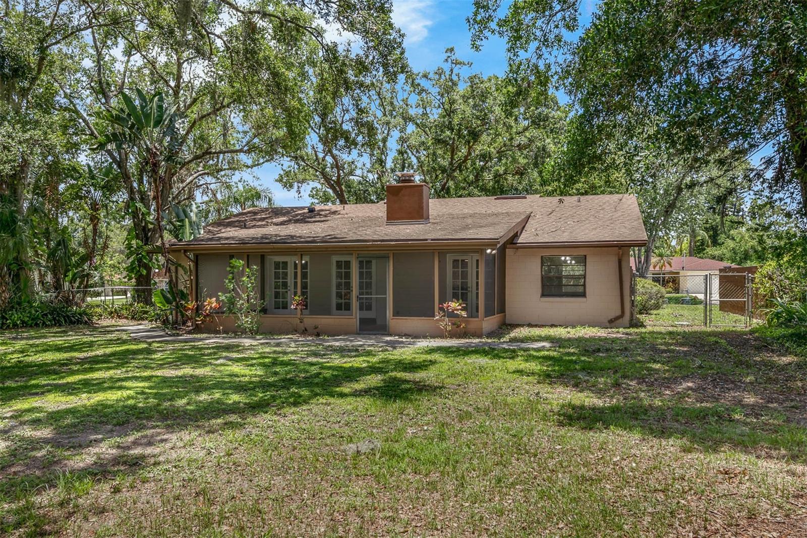 525 GARDEN HEIGHTS DR