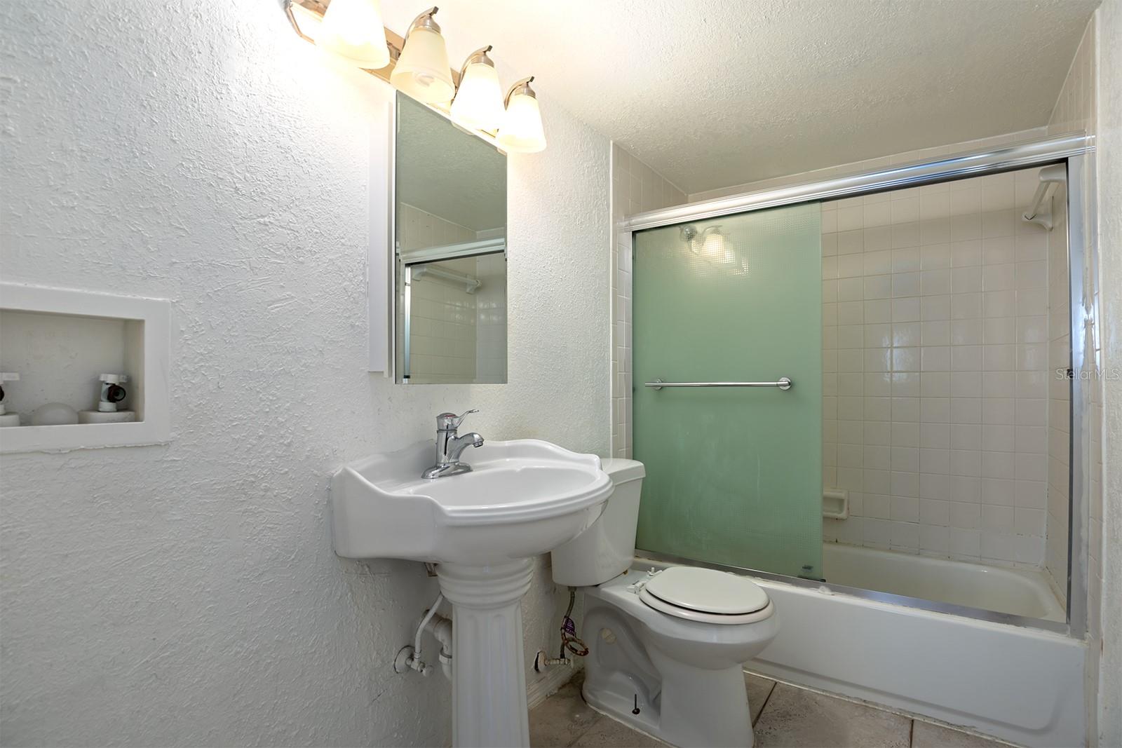 954 LAKE DESTINY RD #H