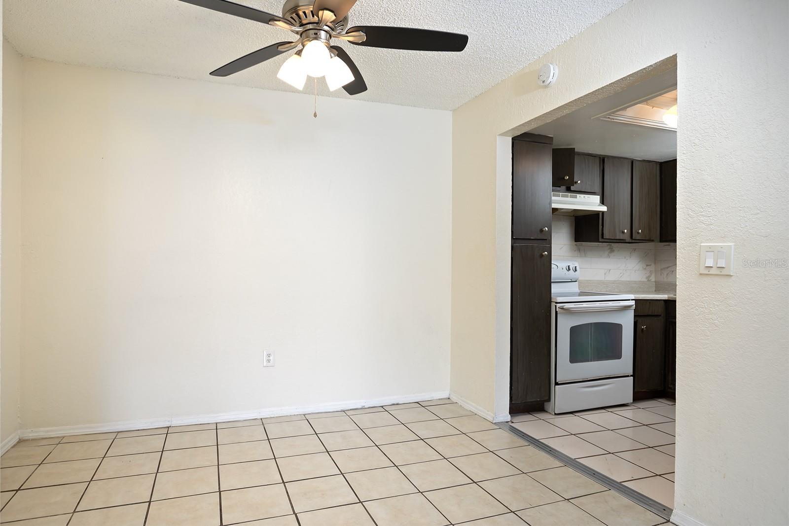 954 LAKE DESTINY RD #H