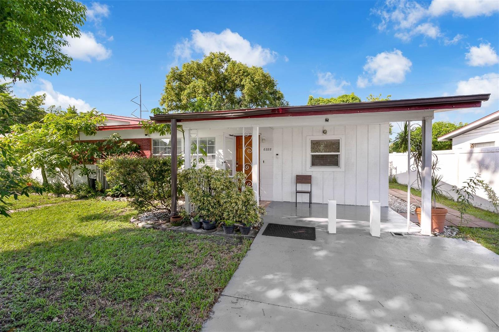 6228 HILLWOOD DR