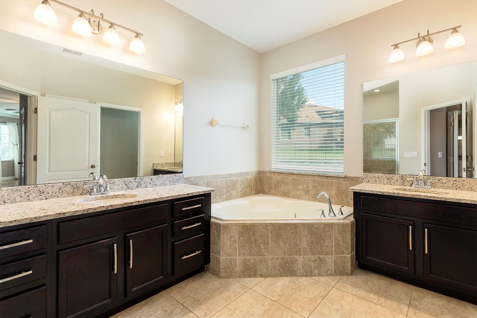 2450 MISTY COVE CIR
