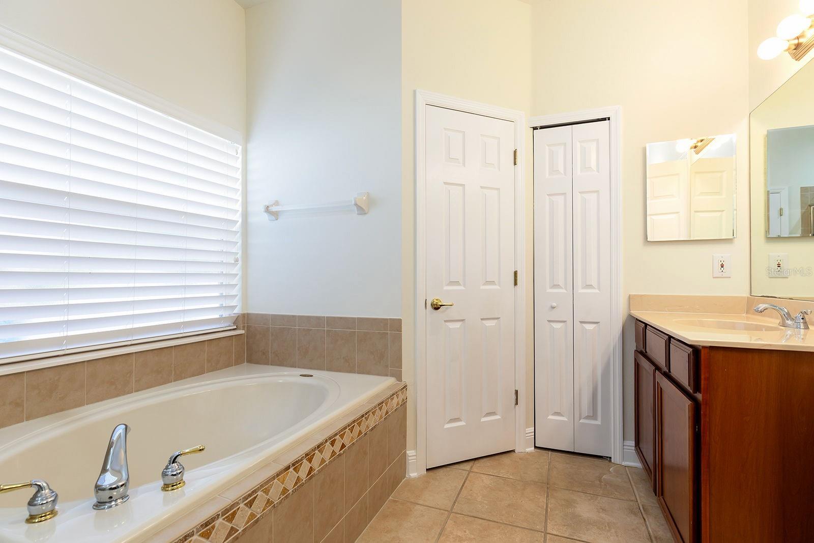 6368 SEDONA LEAF CT